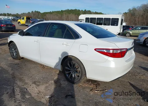 2015 Toyota Camry Xle z USA, uszkodzony, nr VIN 4T1BF1FK6FU474098